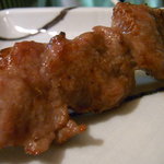 もつ焼き じんちゃん - ジュースィーなカシラ