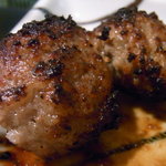 もつ焼き じんちゃん - 肉塊からたたいたツクネ