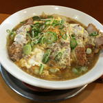 とんこつらーめん ひかり - 2016年3月15日
      火曜日限定
      カツゥ丼ラーメン