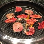 焼肉食べ放題 感激どんどん - 炭火焼