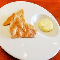 Restaurant Re: - パートコカと黒トリュフ入り自家製バター