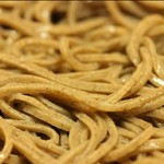日本料理 喜春 - 粗挽き蕎麦。
