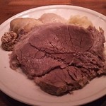 BEBE - コーンド・ビーフとキャベッジ。食べ応えがすごい！