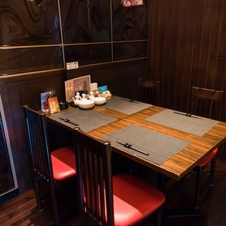 個室でゆっくり。家族で、同僚と、おちついた雰囲気で食事会を