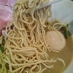 さんじ - えげつない程の煮干しとド豚骨の旨味！