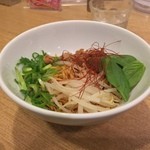 カーザ ルカ - ラー博は俺の社員食堂。  ミニペペロソチーノ和え麺！  ハシゴにタリピツの量、ヤサイもしっかり、見た目ヘルシー