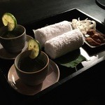 Anantara Hoi An Resort - チェックイン中。干しバナナや甘いお茶を頂きました。