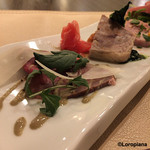 カーサ・デル・チーボ - 前菜 其の弐 左側 青森県産黒毛和牛の千本肉の低温調理と7種類の肉で作られたテリーヌ