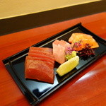 日本料理 喜春 - お造りは赤身、金目鯛、鮭