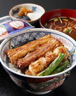 Marubun - 鰻鶏丼（美人菜お浸し、味噌汁、御新香）