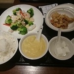 龍園 錦糸町駅前店 - いかとエビの野菜炒め+特性から揚げセット