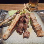 Yakitori Rokkakudou - 「晩酌セットB」（1000円）の串焼き盛り合わせ