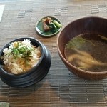 桜坂 - たけのこご飯と、わかさぎ天ぷら入りの吸い物、漬け物