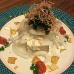 居酒屋 いちひろ - 玉ねぎと豆腐のサラダ