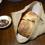 RAW - パン（1個 150元）