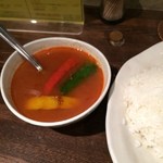 サイのツノ - ハーフ＆ハーフの薬膳カレー。