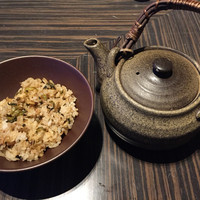 鉄板焼 摩天楼 東京スカイツリー・ソラマチ店 - 〆の一品（ガーリックライス）
                鰹と昆布の一番だし［10／12品］