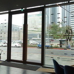 RAW - 店内から外へ