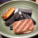 RAW - 竹炭香るフィナンシェ