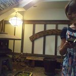 入り口の前でございます