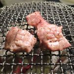 満味 - 数量限定 やんばる豚厚切り舌一頭分を焼きます