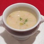 ル・コションドール・キタノ - スープ：泉州産白ねぎと新キャベツと自家製ベーコンのスープ