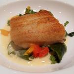 ル・コションドール・キタノ - 魚料理：泉州産ひらめのソテー　若布・ジャガイモ・春野菜添え
      