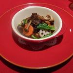 ル・コションドール・キタノ - 肉料理：柔らか～い牛ほほ肉の赤ワイン煮込み春野菜添え