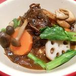 ル・コションドール・キタノ - 肉料理：柔らか～い牛ほほ肉の赤ワイン煮込み春野菜添え