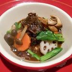 ル・コションドール・キタノ - 肉料理：柔らか～い牛ほほ肉の赤ワイン煮込み春野菜添え