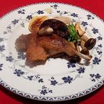 ル・コションドール・キタノ - 肉料理：鴨モモ肉のコンフィ春野菜添え＋フォアグラのソテー