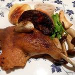 肉料理：鴨モモ肉のコンフィ春野菜添え＋フォアグラのソテー