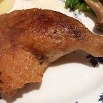 ル・コションドール・キタノ - 肉料理：鴨肉拡大　鴨モモ肉のコンフィ春野菜添え＋フォアグラのソテー