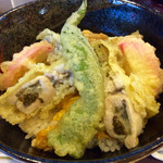 一天張駅前 - 岩がき丼。牡蠣好きにはたまらないだろう逸品。(実は私は牡蠣が苦手だったが)