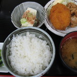 みどり湖パーキングエリア（上り線）白樺亭 - カラコロ定食