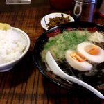 ラーメンTAIZO - 煮玉子黒ラーメン+白ごはん大