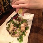 鉄板焼さくら - 絞る絞る、レモン！