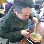 日の出製麺所 - 昼に一時間だけの営業のうどん屋さん
                                まぁ本業はあくまでも製麺所ですから