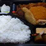 うめぇー丼 - 料理写真:幕の内弁当６００円