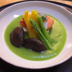 京都岡崎 いく田 - オマール海老、アスパラ、椎茸、薄い豆のすりながし