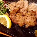 大阪産料理 空 - 犬鳴豚の食べ比べセットはビールと相性抜群！
