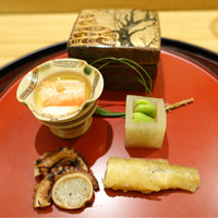 日本料理 太月 - 前菜(1.すっぽんの煮こごり・2.ふきのとうの当座煮・3.ちしゃとうの味噌漬け・4.ズワイガニと山芋の酢の物・5.升大根と空豆の蜜煮・6.わかざき南蛮漬け・7.イイダコ旨煮)
