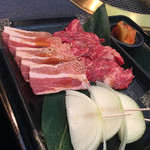 肉の割烹 田村  - 切落し牛カルビ・サチク麦王豚カルビ焼肉セット 1/2