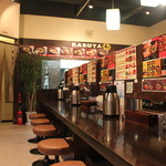 Kasuya - お向かいを気にせず食事可能なカウンター１２席