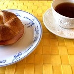 志津屋 - 朝食に、紅茶と一緒にいただいた