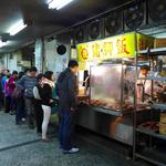 老牌張豬腳飯 - 延平北路と民族西路の交差点南東側の角地です。