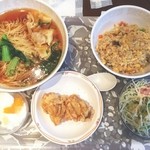 玉龍 - ワンタン麺定食