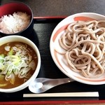 小平うどん - 肉入りカレーうどん (300g) ひやもり 全景