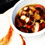 BAR LANTAN - タコとマッシュルームのアヒージョ