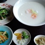 八ヶ岳高原　ヒュッテ - 海鮮粥1800円